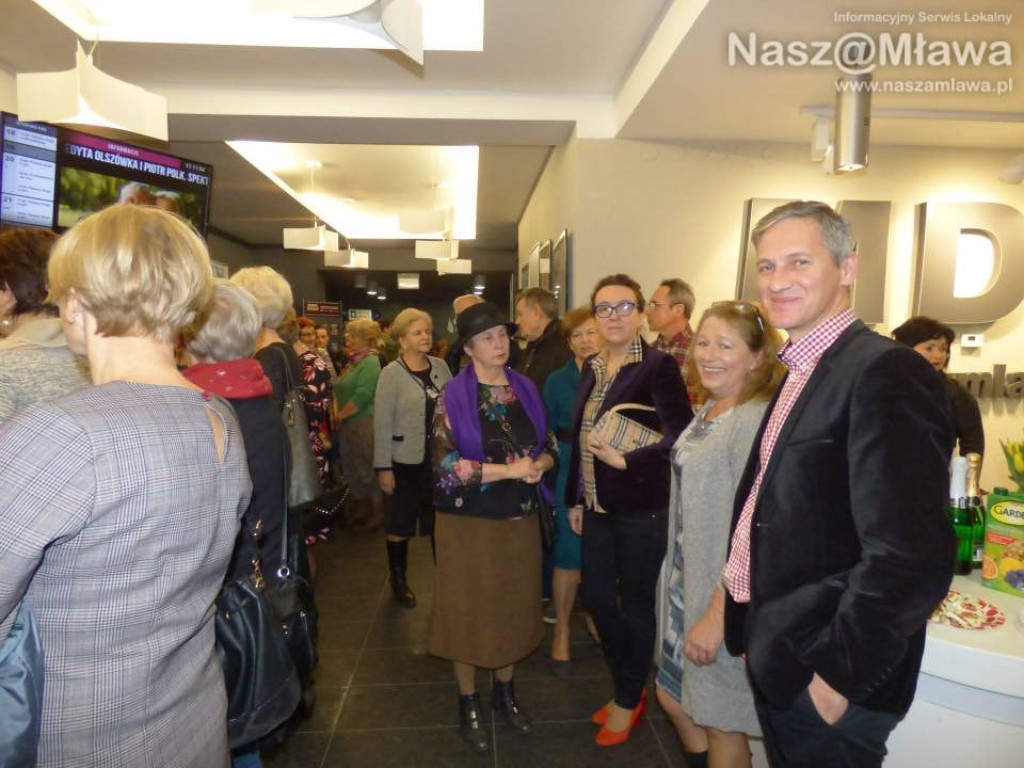 Joanna Rodowicz i Małgorzata Zakrzewska pokazały prace sekcji malarskiej i florystycznej