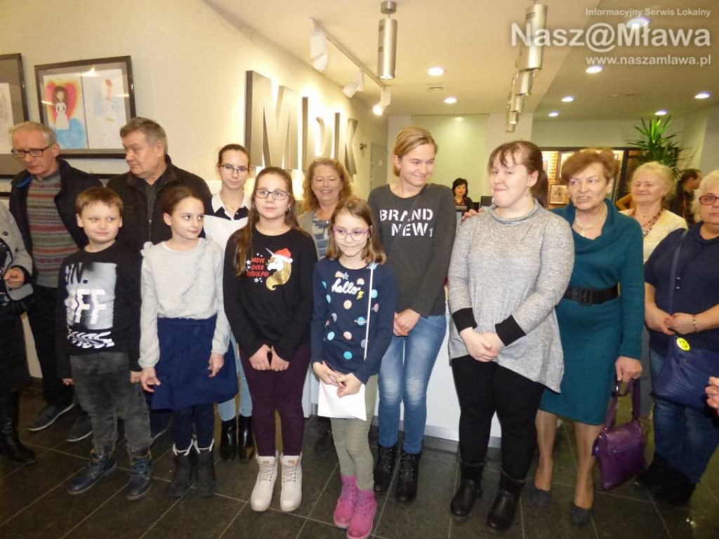 Joanna Rodowicz i Małgorzata Zakrzewska pokazały prace sekcji malarskiej i florystycznej