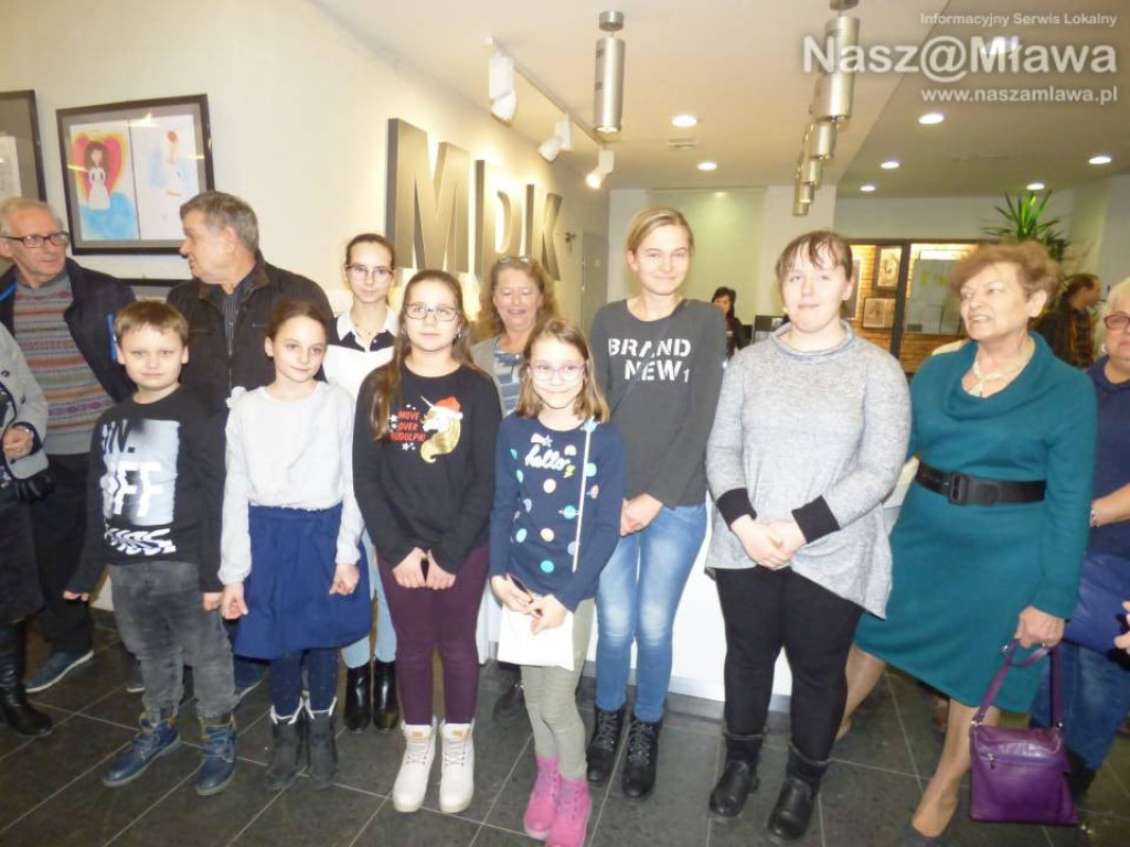 Joanna Rodowicz i Małgorzata Zakrzewska pokazały prace sekcji malarskiej i florystycznej