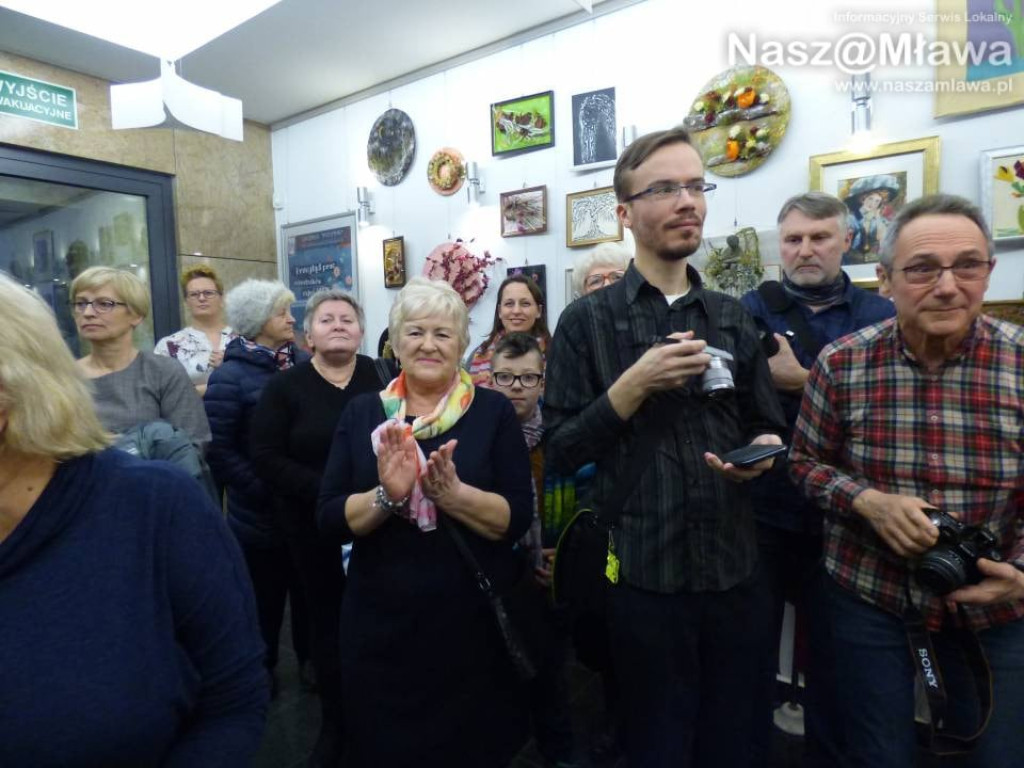 Joanna Rodowicz i Małgorzata Zakrzewska pokazały prace sekcji malarskiej i florystycznej