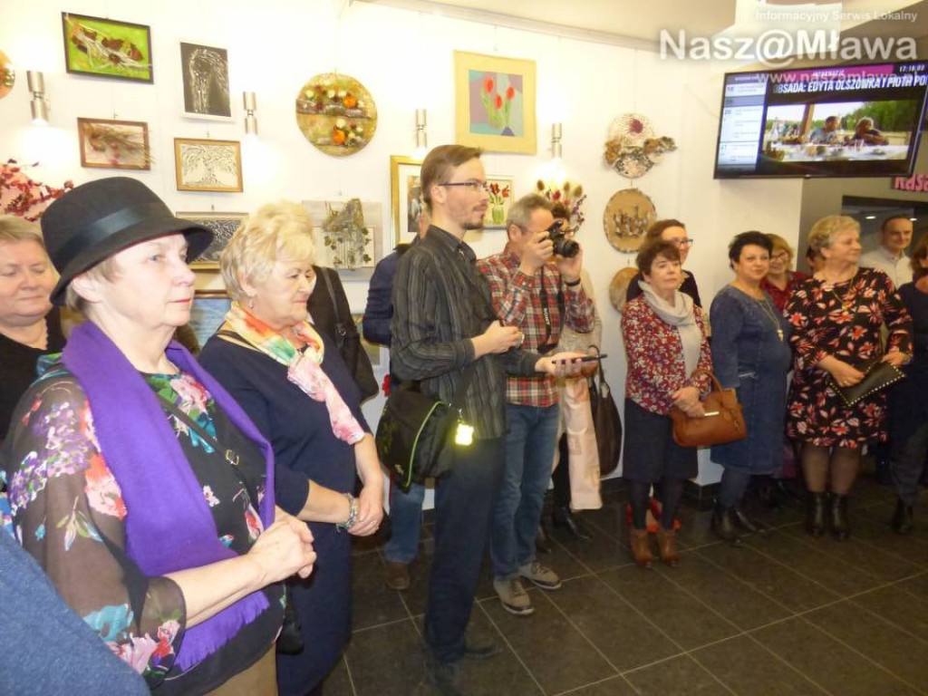 Joanna Rodowicz i Małgorzata Zakrzewska pokazały prace sekcji malarskiej i florystycznej