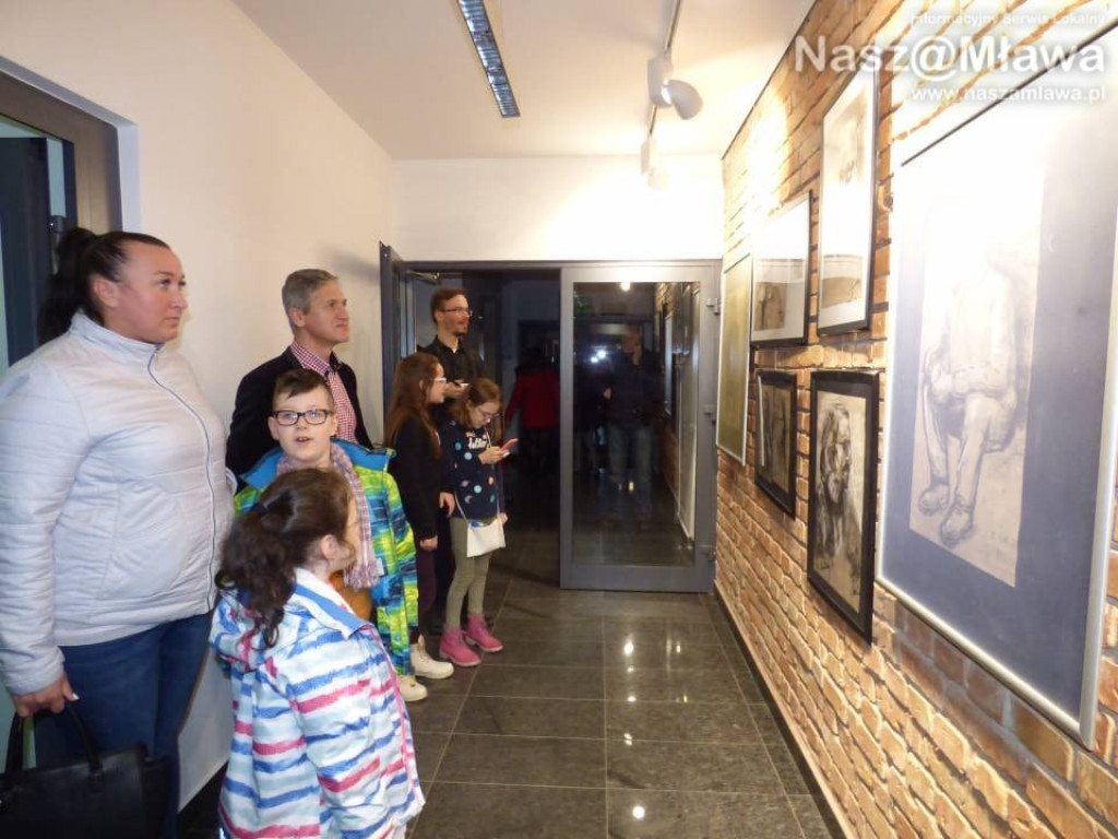 Joanna Rodowicz i Małgorzata Zakrzewska pokazały prace sekcji malarskiej i florystycznej