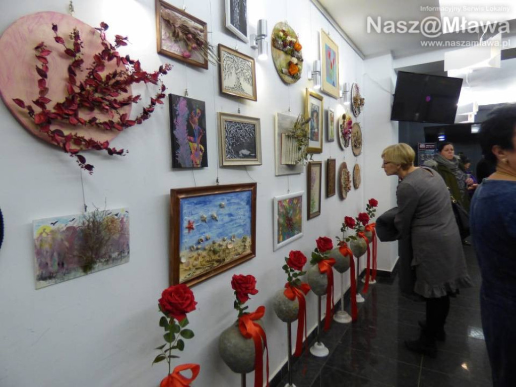 Joanna Rodowicz i Małgorzata Zakrzewska pokazały prace sekcji malarskiej i florystycznej