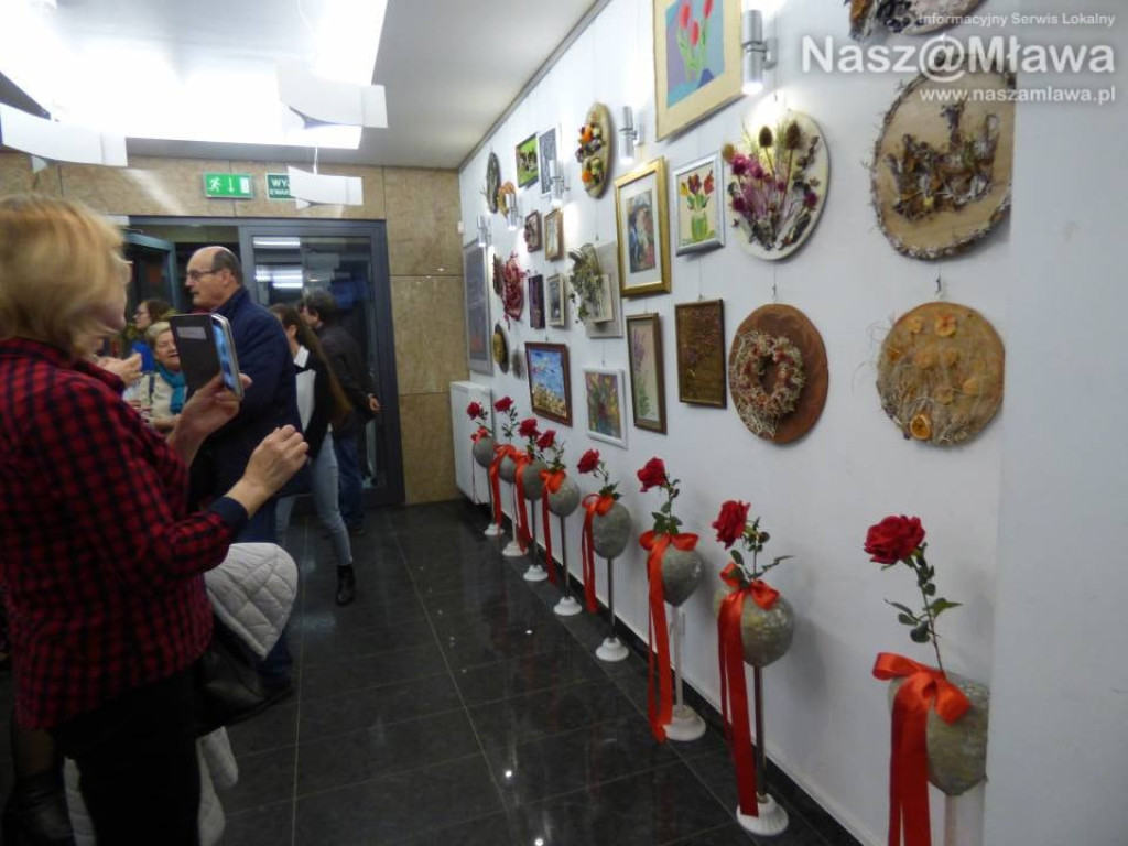 Joanna Rodowicz i Małgorzata Zakrzewska pokazały prace sekcji malarskiej i florystycznej