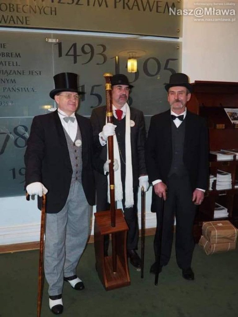 Mławscy rekonstruktorzy nie wyszli z ról nawet w Sejmie