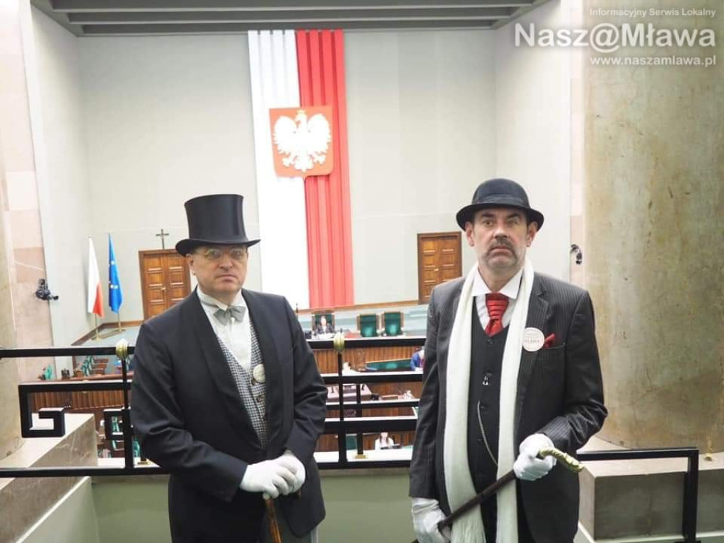 Mławscy rekonstruktorzy nie wyszli z ról nawet w Sejmie