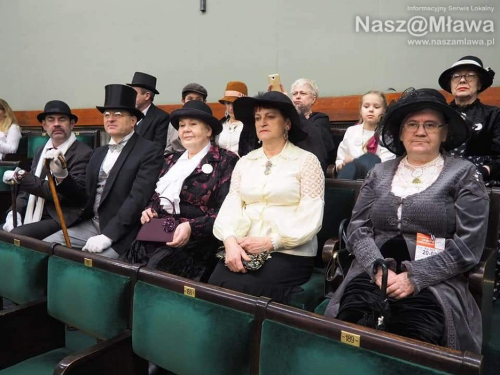 Mławscy rekonstruktorzy nie wyszli z ról nawet w Sejmie