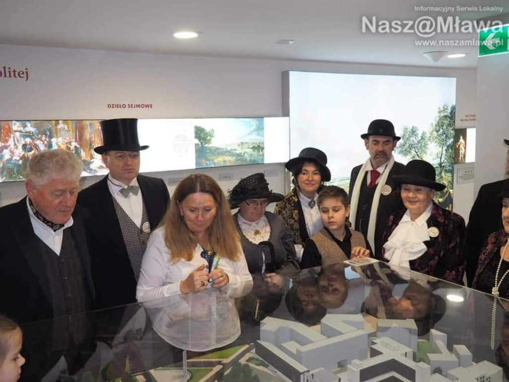 Mławscy rekonstruktorzy nie wyszli z ról nawet w Sejmie