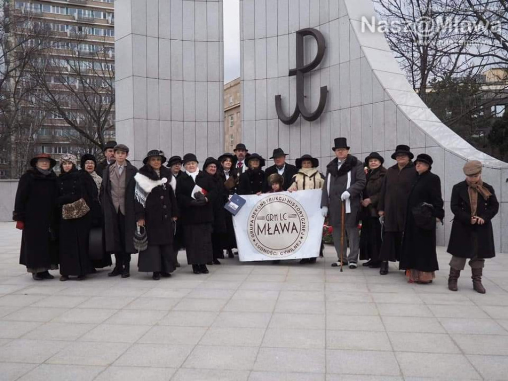 Mławscy rekonstruktorzy nie wyszli z ról nawet w Sejmie