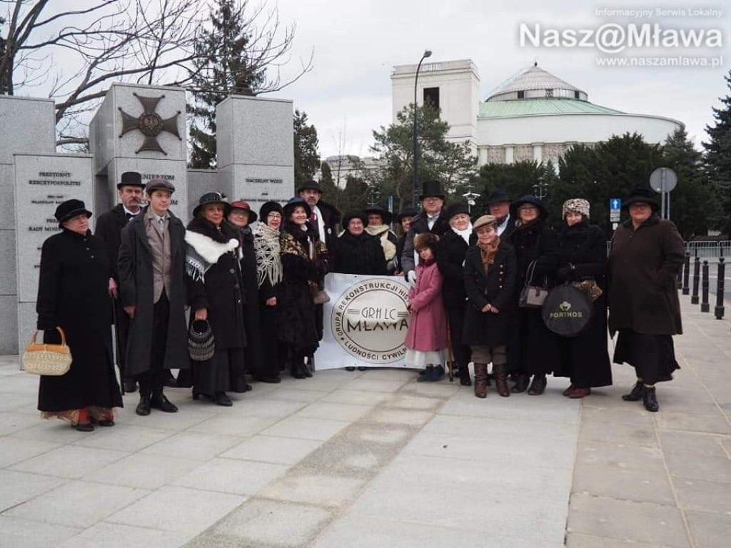 Mławscy rekonstruktorzy nie wyszli z ról nawet w Sejmie