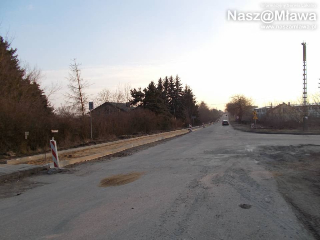 Przy Szreńskiej budują chodnik. Mieszkańcy doczekali się