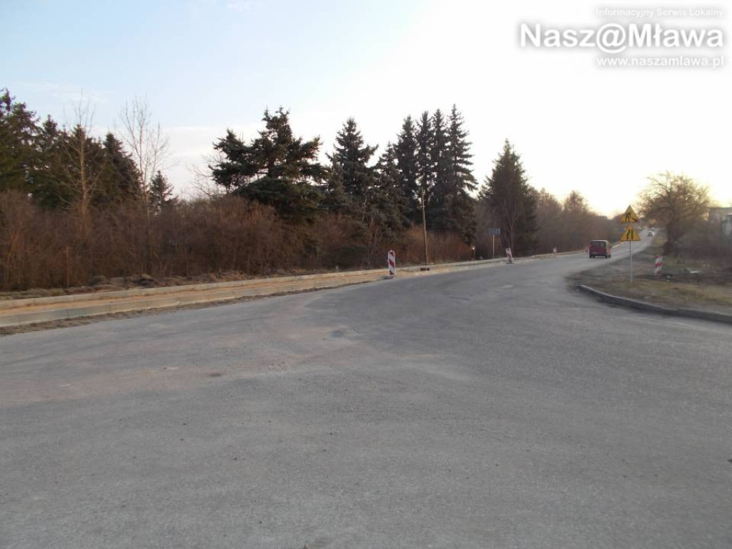 Przy Szreńskiej budują chodnik. Mieszkańcy doczekali się