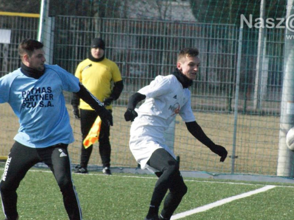 Remis w derbach. Kłopoty w obronie