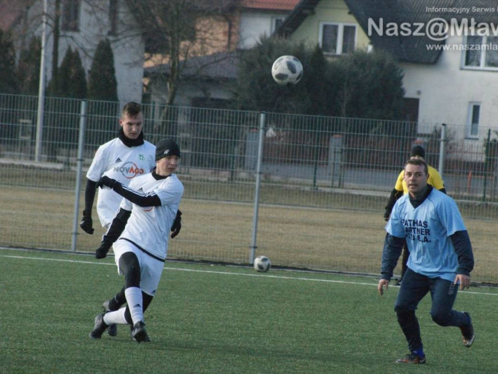 Remis w derbach. Kłopoty w obronie