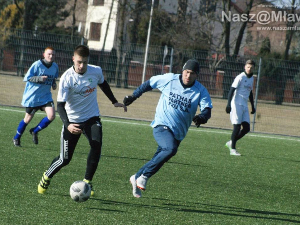 Remis w derbach. Kłopoty w obronie