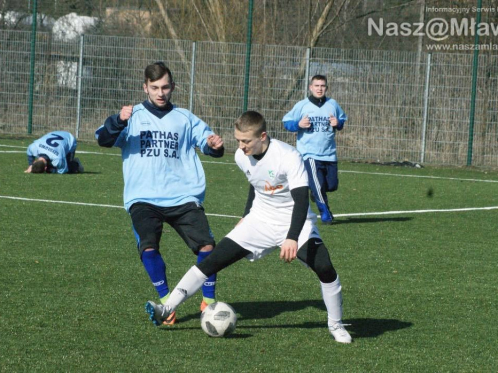 Remis w derbach. Kłopoty w obronie