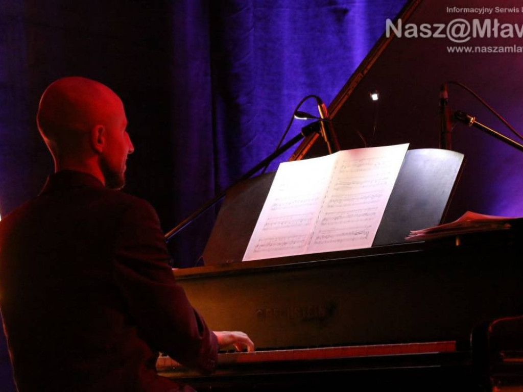 Koncert z okazji Dnia Kobiet [ ZDJĘCIA]