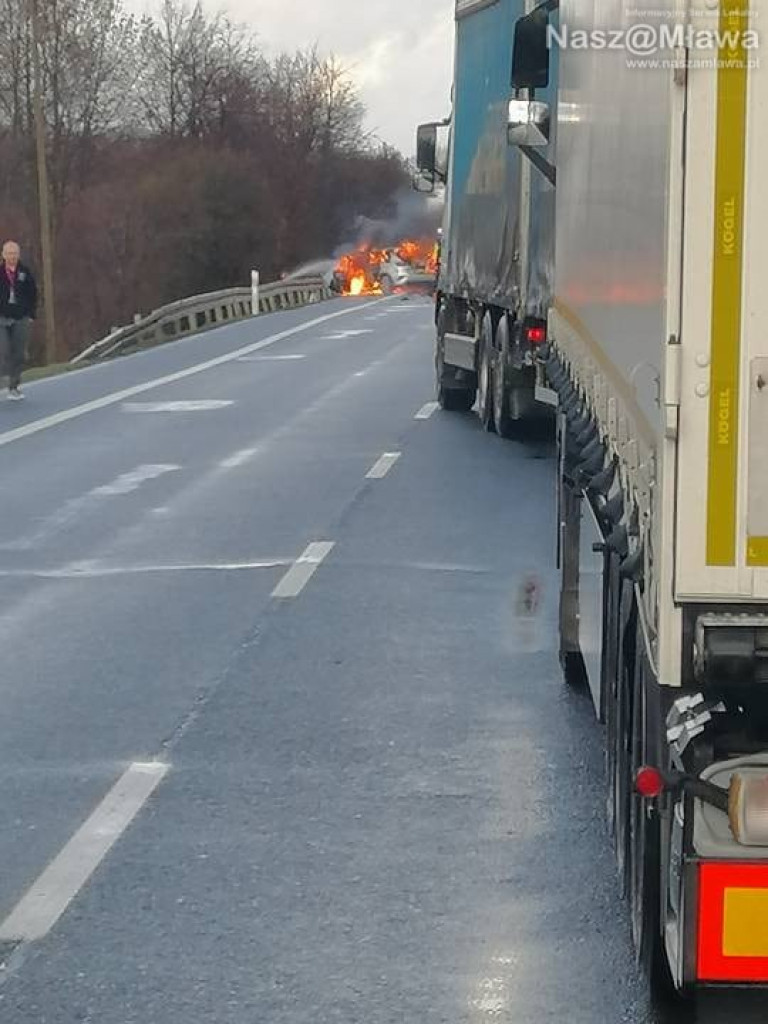 Z ostatniej chwili: Trzy osoby zginęły w płonącym aucie. [AKTUALIZACJA] Tragiczny wypadek na obwodnicy Mławy