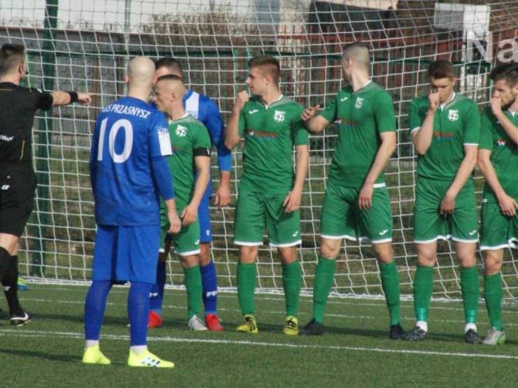 Mławianie zostali po przerwie w szatni. Hat-trick Rogalskiego