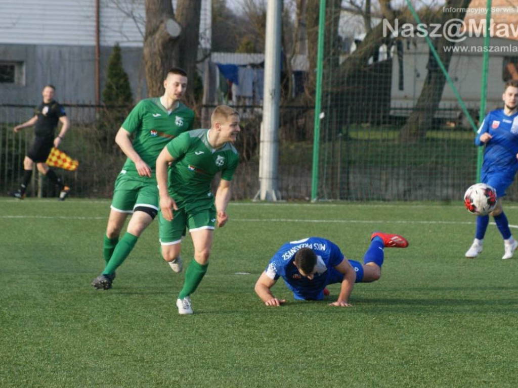 Mławianie zostali po przerwie w szatni. Hat-trick Rogalskiego