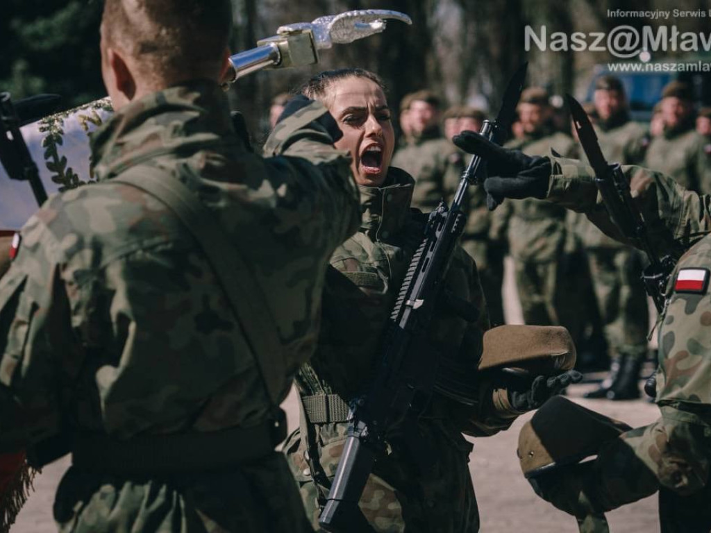 Nowi Terytorialsi z Mławy. Nauczyciel wstąpił do wojska z uczniem