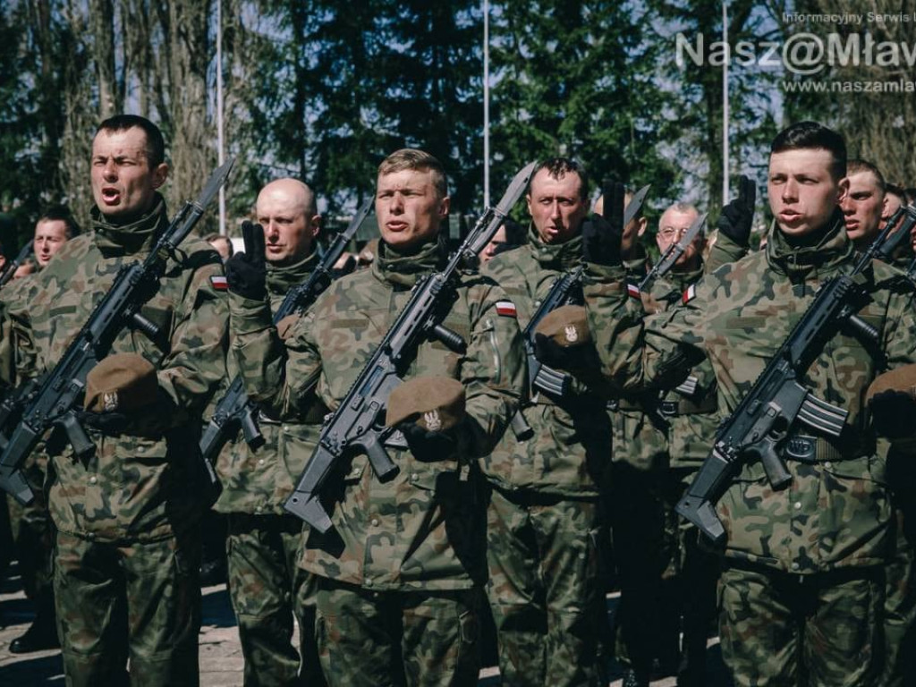 Nowi Terytorialsi z Mławy. Nauczyciel wstąpił do wojska z uczniem