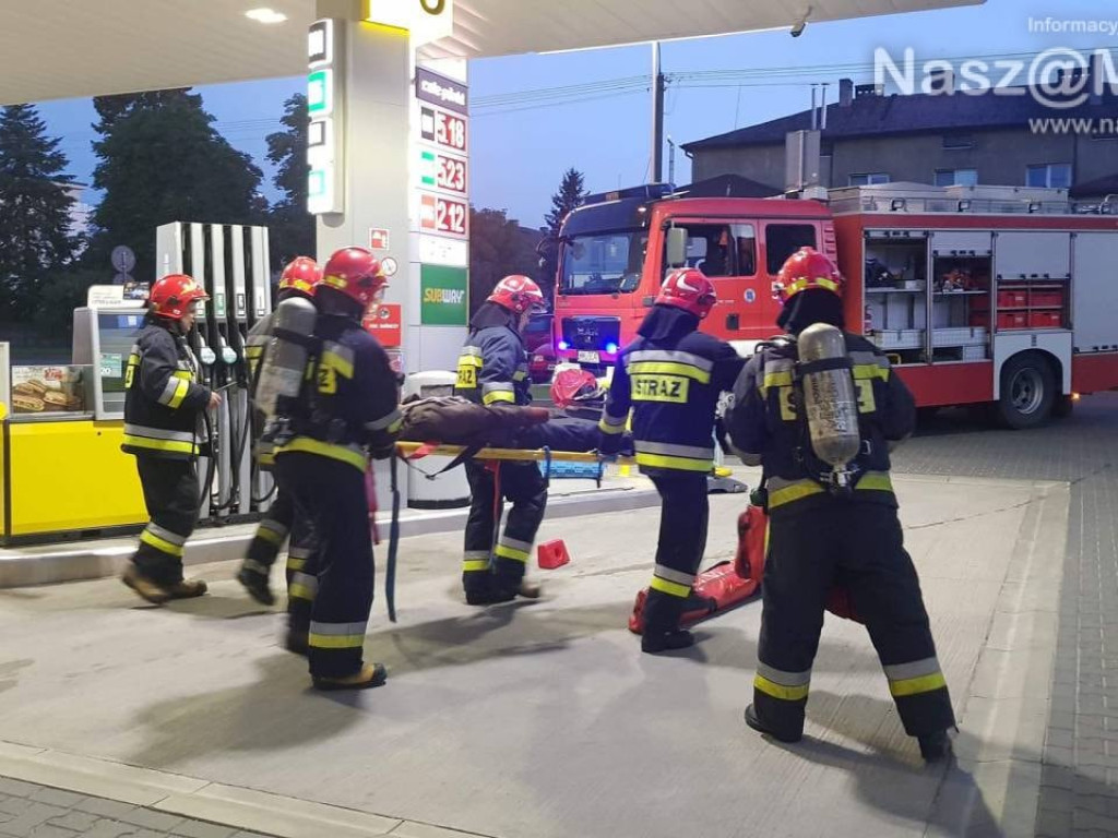 Strażacy na stacji paliw w Mławie. Zobacz zdjęcia!