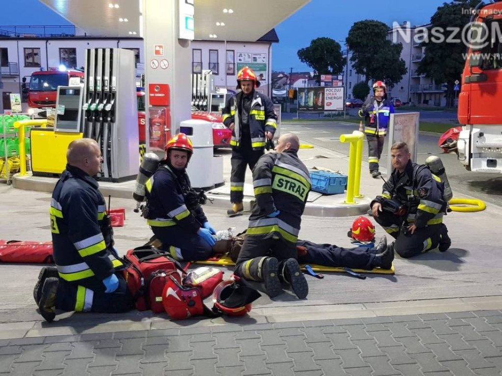 Strażacy na stacji paliw w Mławie. Zobacz zdjęcia!