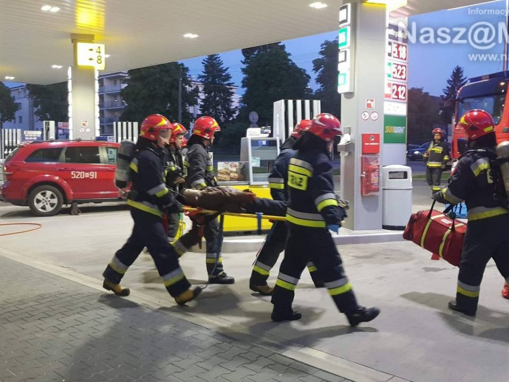Strażacy na stacji paliw w Mławie. Zobacz zdjęcia!