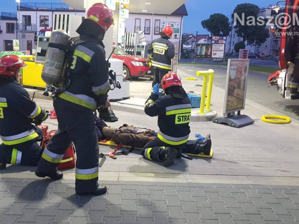 Strażacy na stacji paliw w Mławie. Zobacz zdjęcia!
