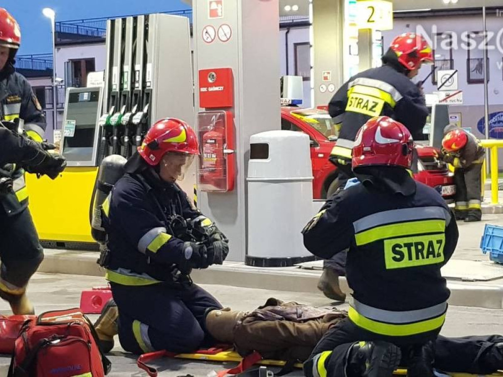 Strażacy na stacji paliw w Mławie. Zobacz zdjęcia!