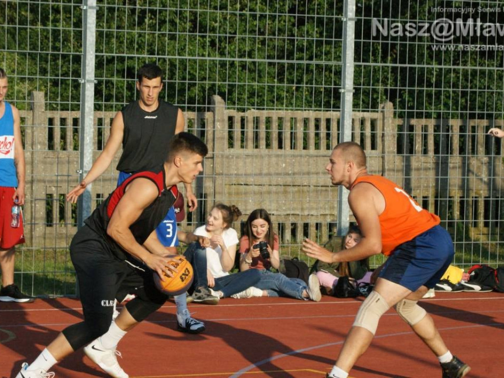 Deszcz pokonał koszykarzy. Zamknięta hala