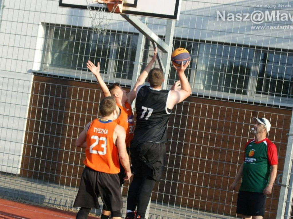 Deszcz pokonał koszykarzy. Zamknięta hala