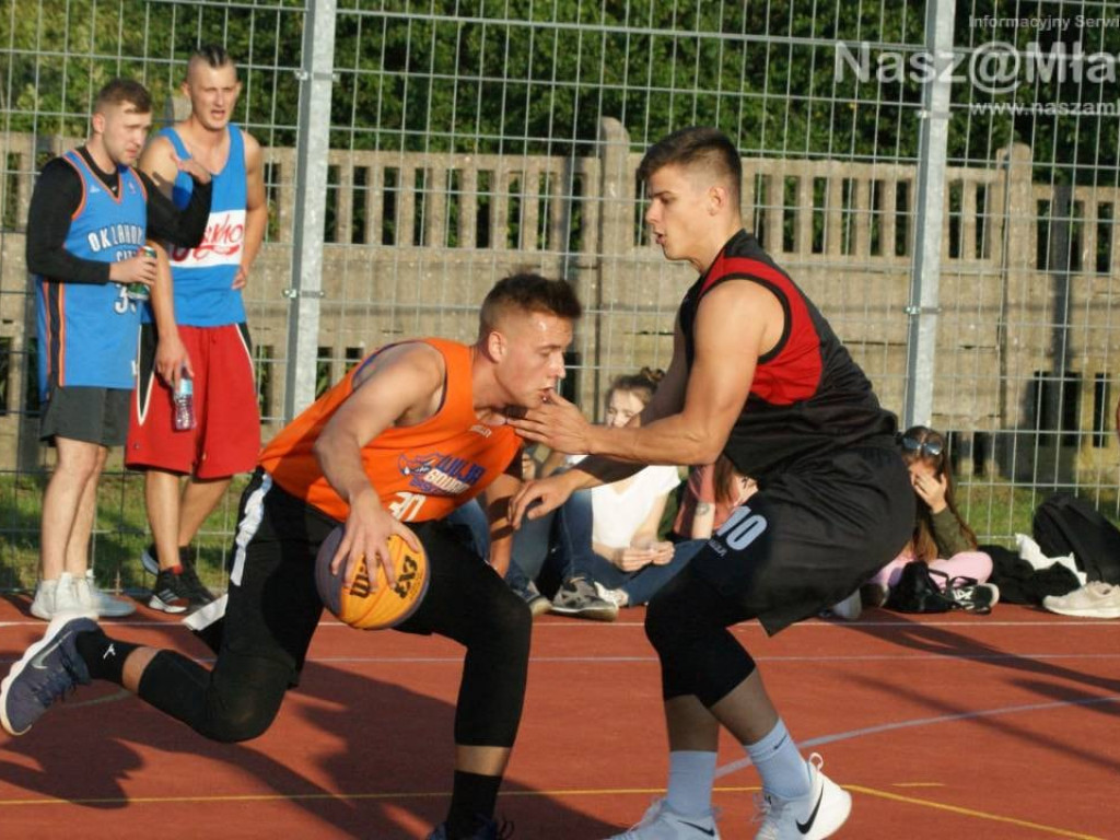 Deszcz pokonał koszykarzy. Zamknięta hala