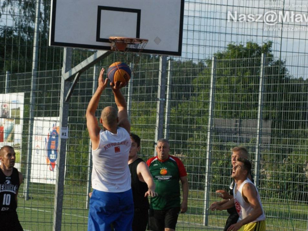 Deszcz pokonał koszykarzy. Zamknięta hala