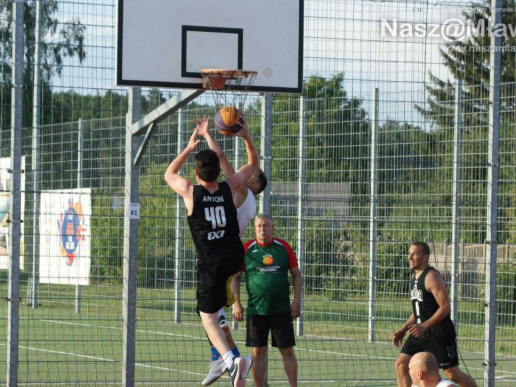 Deszcz pokonał koszykarzy. Zamknięta hala