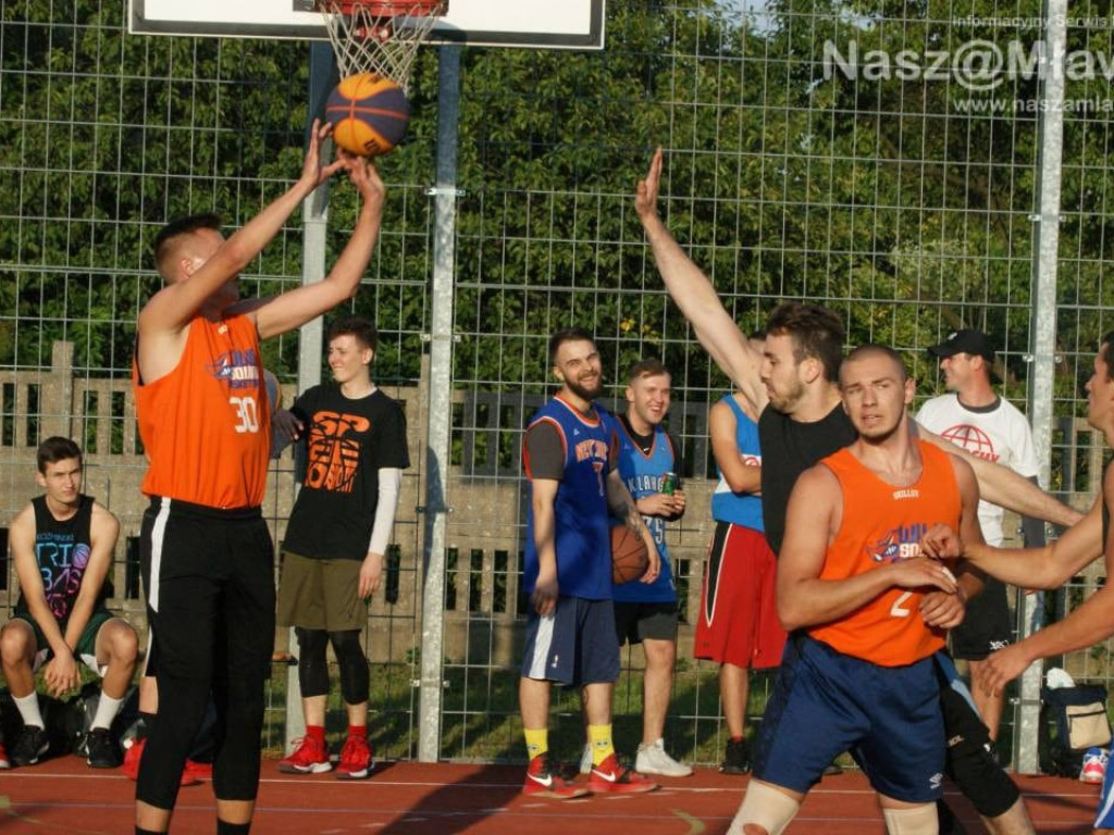 Deszcz pokonał koszykarzy. Zamknięta hala