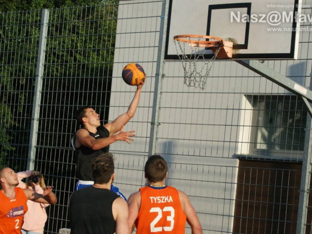 Deszcz pokonał koszykarzy. Zamknięta hala