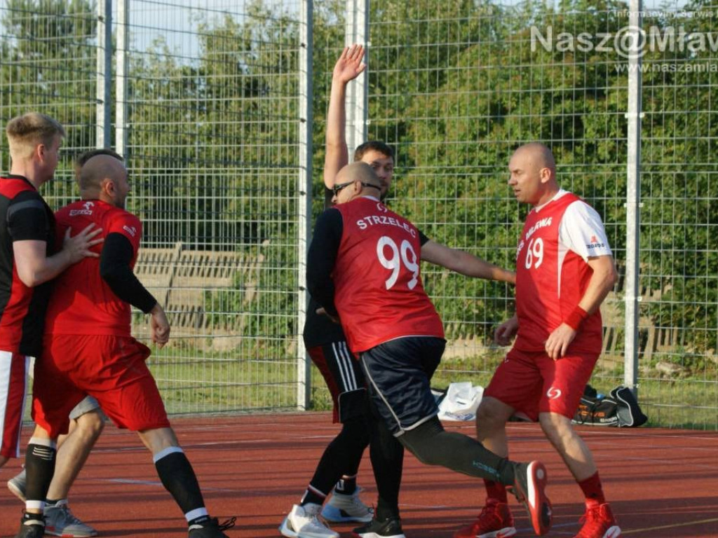 Deszcz pokonał koszykarzy. Zamknięta hala