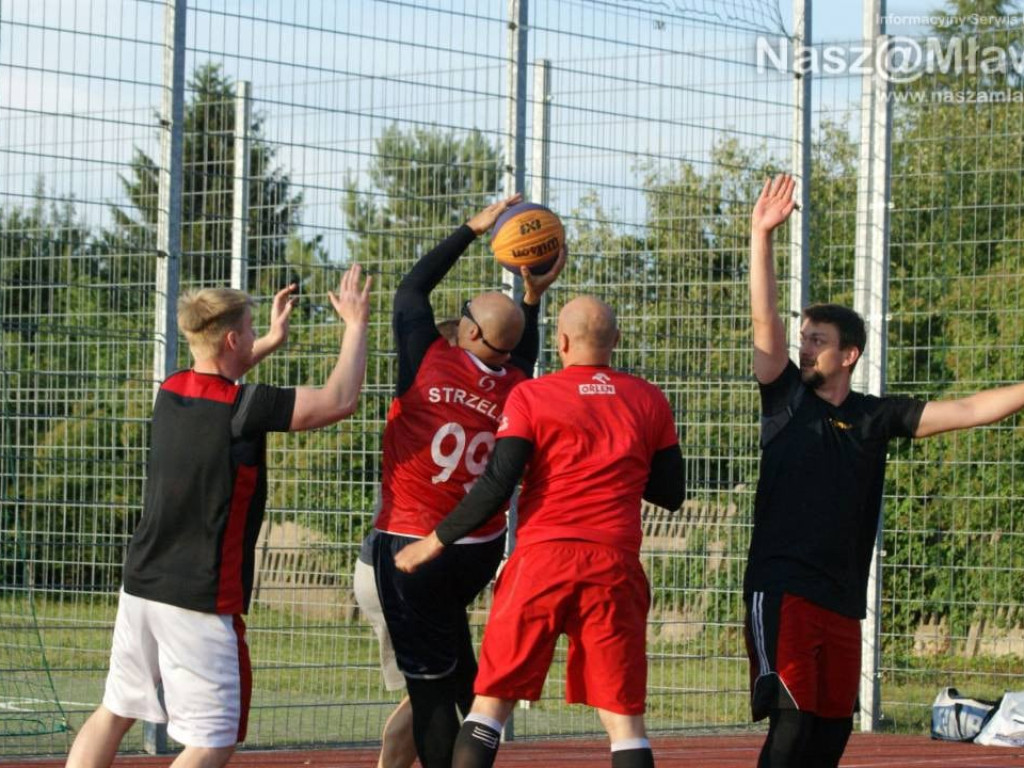 Deszcz pokonał koszykarzy. Zamknięta hala