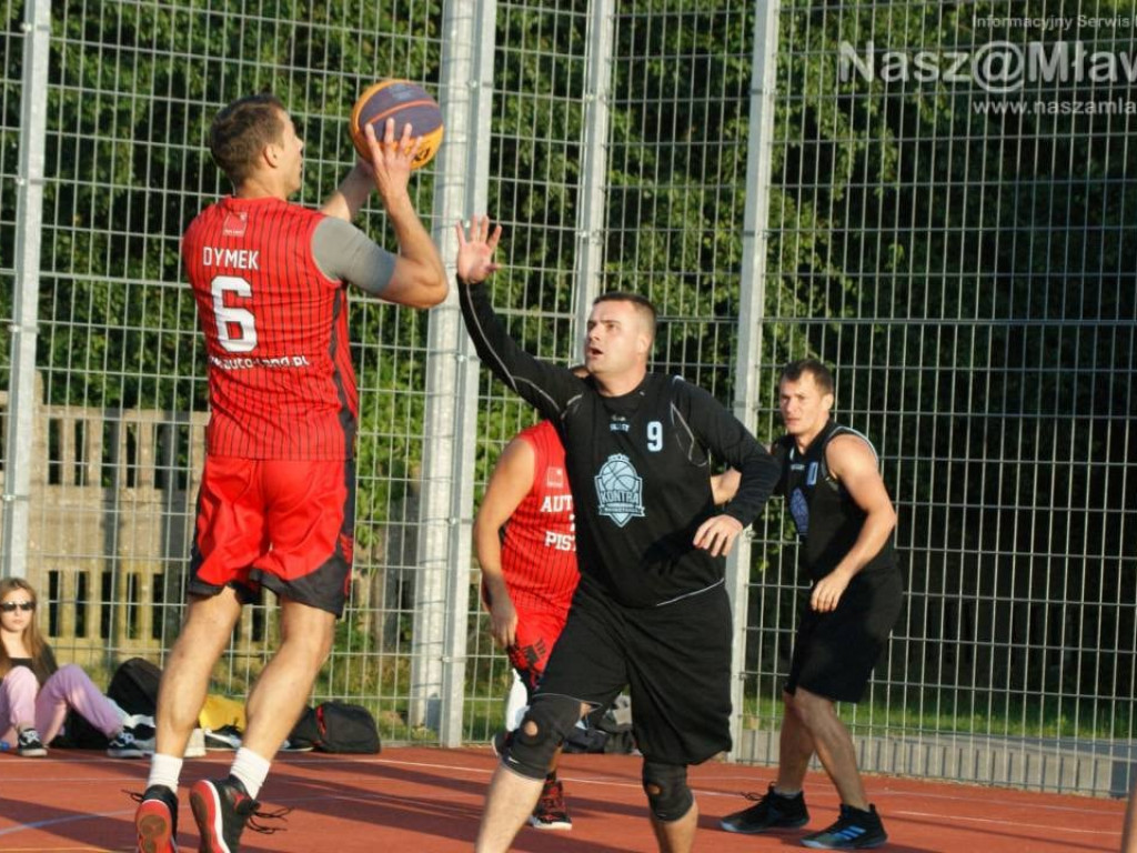 Deszcz pokonał koszykarzy. Zamknięta hala