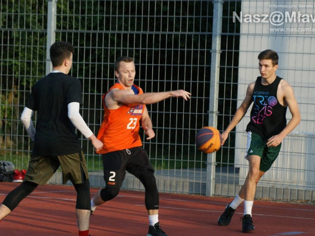 Deszcz pokonał koszykarzy. Zamknięta hala