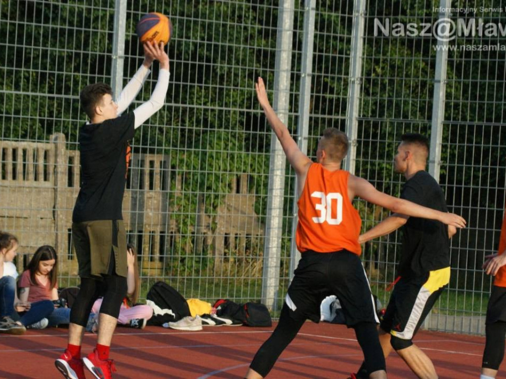 Deszcz pokonał koszykarzy. Zamknięta hala