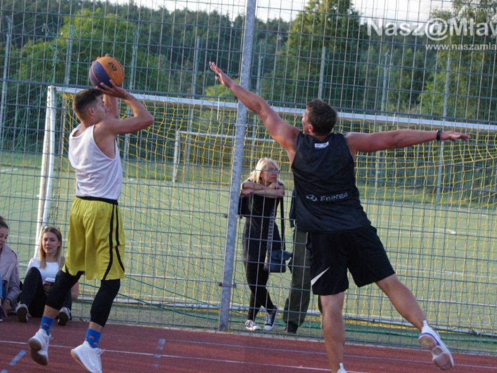 Deszcz pokonał koszykarzy. Zamknięta hala