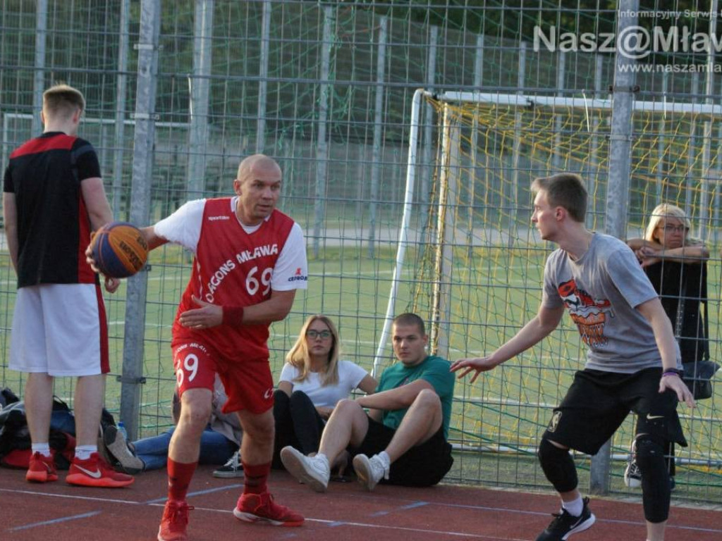 Deszcz pokonał koszykarzy. Zamknięta hala