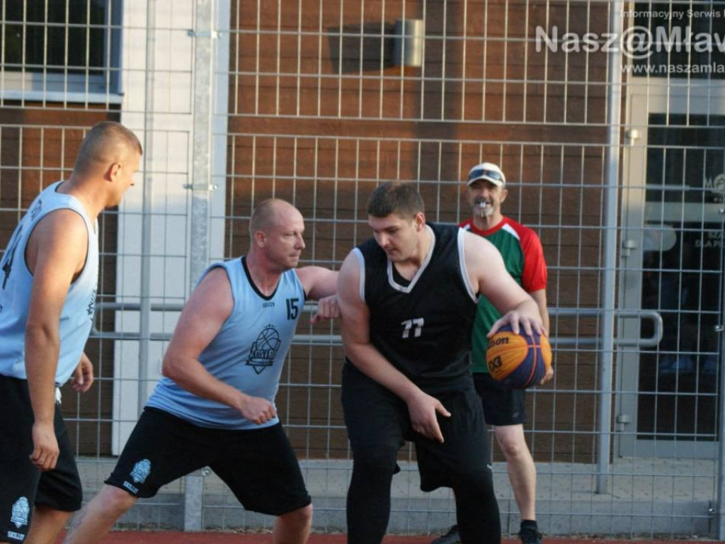 Deszcz pokonał koszykarzy. Zamknięta hala