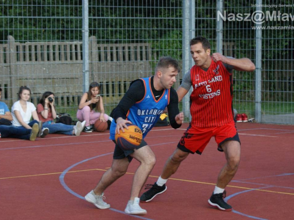 Deszcz pokonał koszykarzy. Zamknięta hala