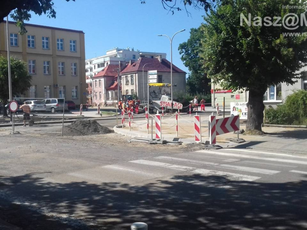 Rondo przy policji przybiera ostateczny kształt