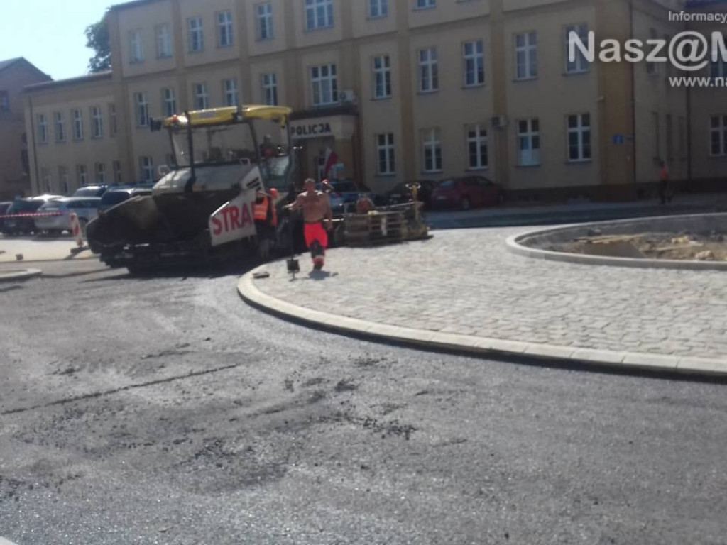 Rondo przy policji przybiera ostateczny kształt