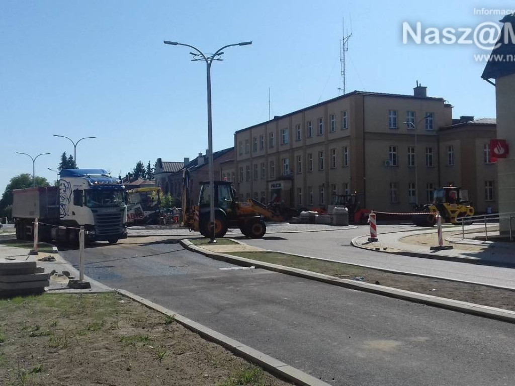 Rondo przy policji przybiera ostateczny kształt